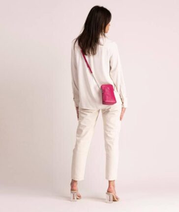 BOLSO DE PIEL ARRIETA FUCSIA DETALLE (1)